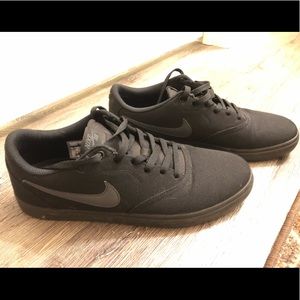 Nike SB shoes Men’s size 11 US